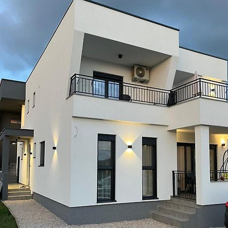 Lana Apartmani Bar Exterior photo